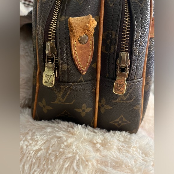π₯π₯ Authentic LV crossbody bag π₯π₯ - Picture 8 of 12